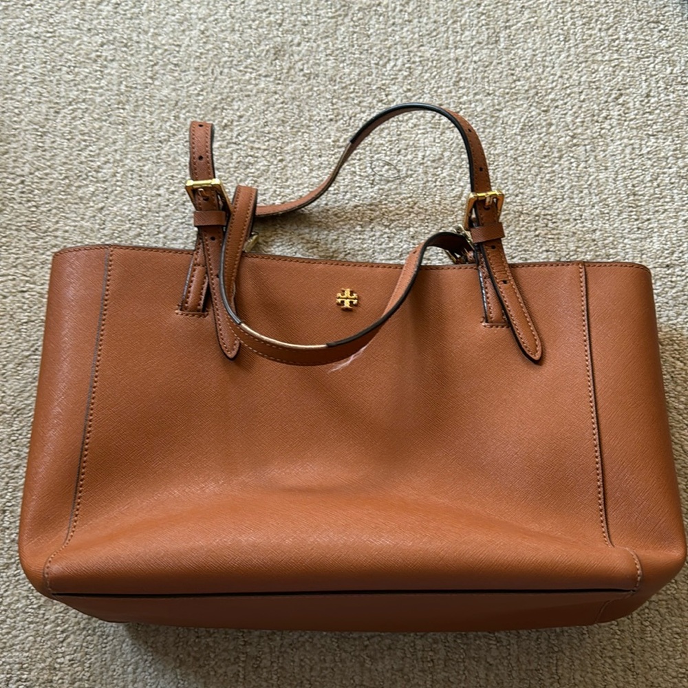Tory Burch Saffino leather shoulder bag medallion lining